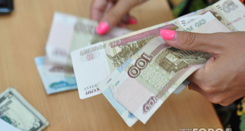 24 февраля курсы доллара и евро к рублю достигли максимумов 