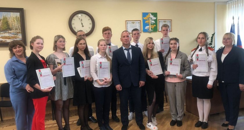 12 школьников Кирово-Чепецкого района получили персональные стипендии
