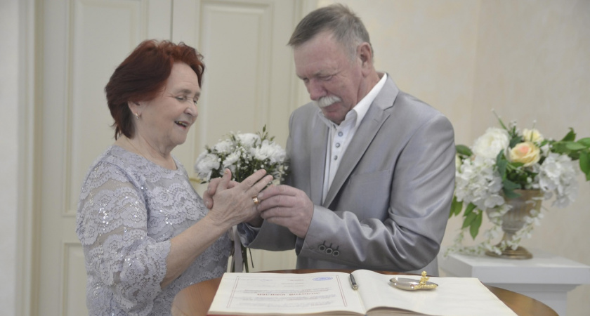 В Кирово-Чепецке супружеская пара отпраздновала золотую свадьбу