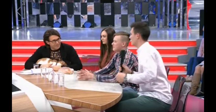 Первый канал показал видео с бабушкой из Кирова, обозвавшей журналиста