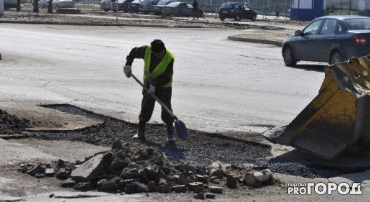 В Чепецке начали ремонтировать дорогу на улице Володарского