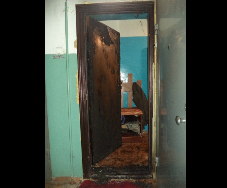 В Чепецке полицейский вытащил из горящей квартиры мужчину