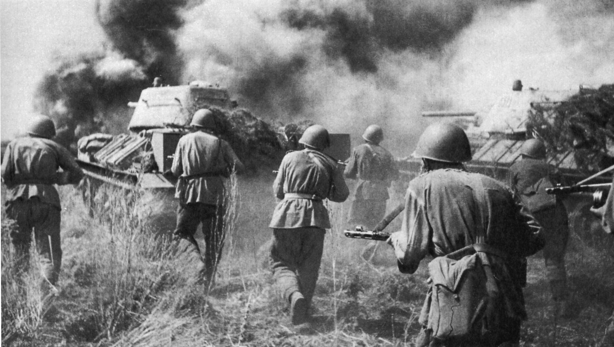 «Немцы толкали одного, а падали десять»: кировчане рассказали о родных на войне