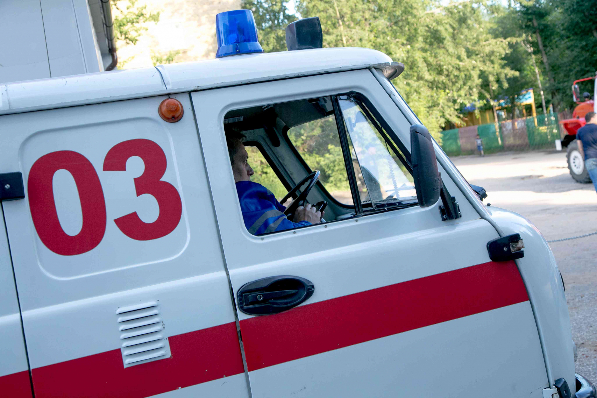 В Кирове подросток, которого ударило током на ЛЭП, скончался в больнице