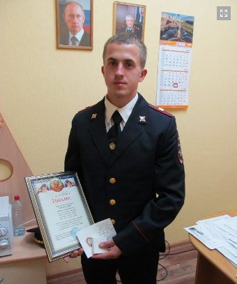 Наградили полицейского, спасшего женщину из горящего дома в Чепецке