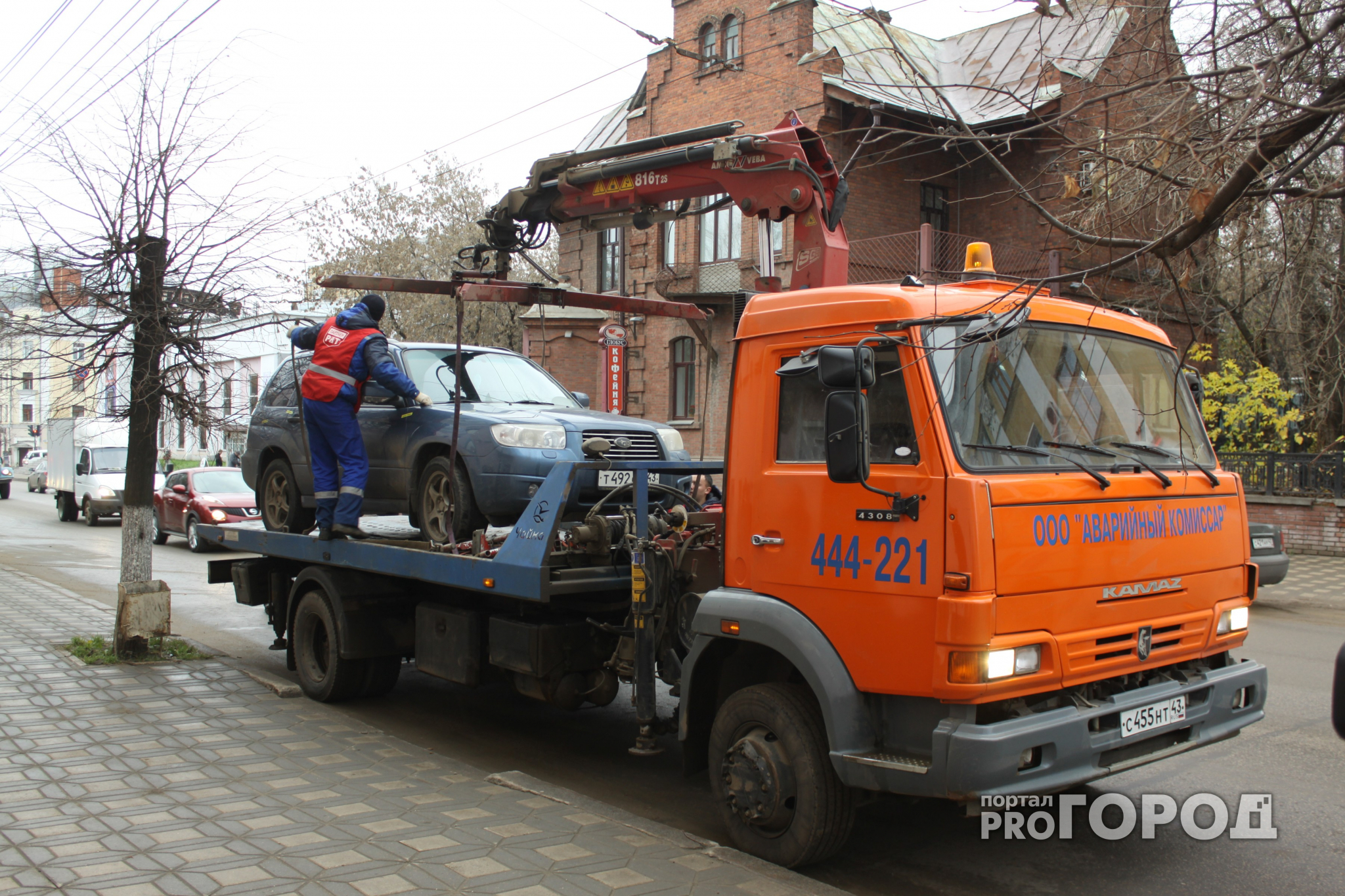 В Чепецке начали массово эвакуировать автомобили