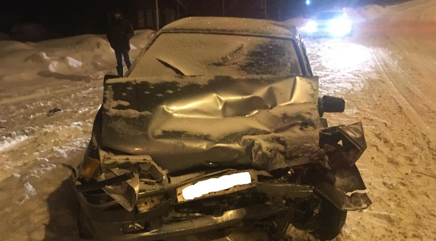 В Чепецком районе столкнулись ВАЗ и «Субару»: два человека пострадали