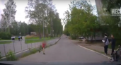 В Кирово-Чепецке ребенок прыгнул под колеса машины