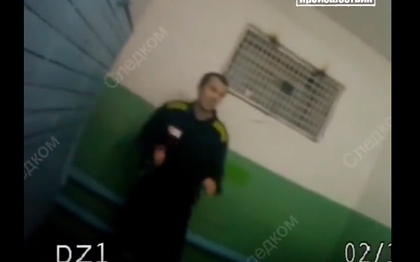 В сети появилось видео нападения заключенного на сотрудника колонии в Кировской области