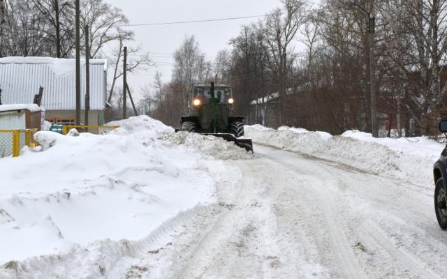 С  улиц Кирово-Чепецка начали вывозить снег