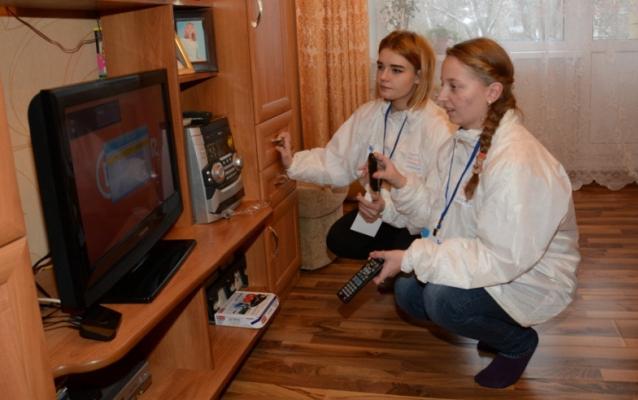 В Кирово-Чепецке волонтеры помогают настраивать цифровое ТВ