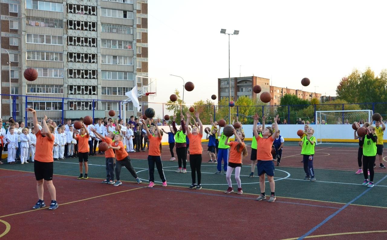 В Кирово-Чепецке открыли новую многофункциональную  спортивную площадку