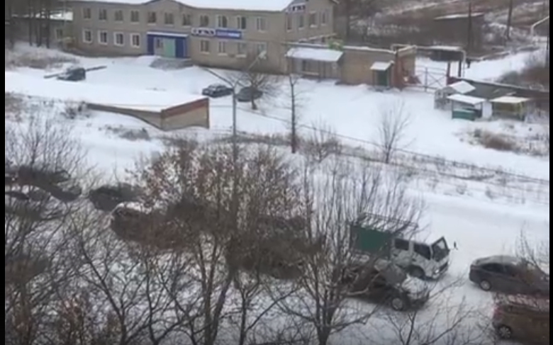 «Полгорода опоздали на работу»: в Чепецке из-за ДТП образовалась километровая пробка
