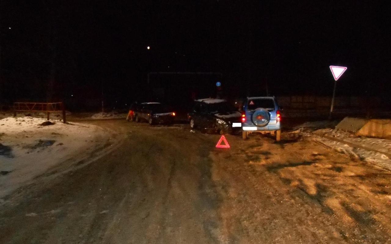 В Чепецке столкнулись три машины: пострадала 13-летняя девочка
