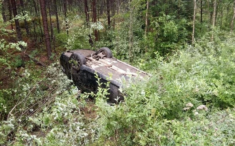 В Чепецком районе BMW вылетел в кювет и перевернулся: четверо пострадали
