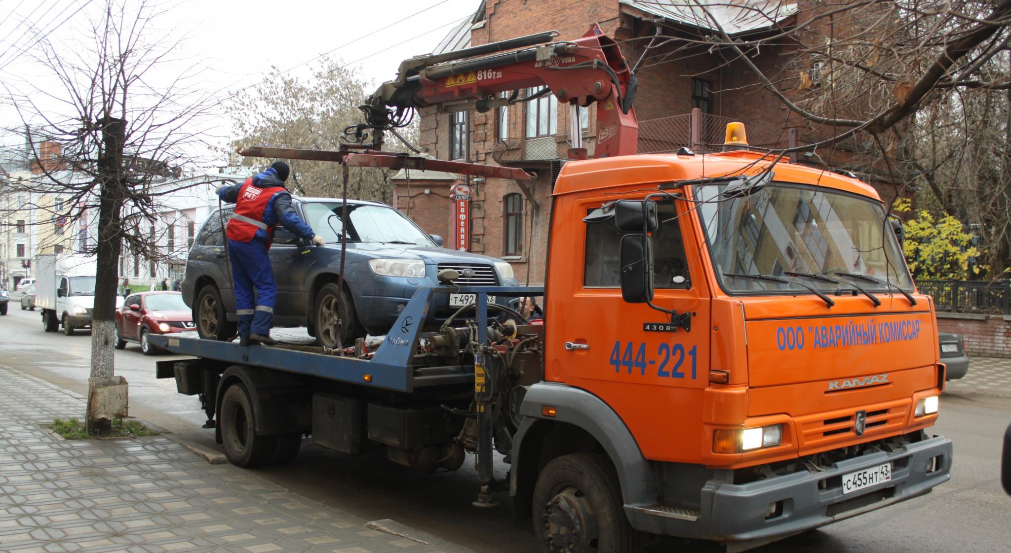 В Чепецке начали массово эвакуировать автомобили