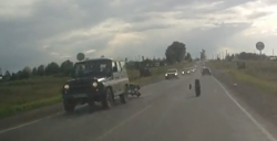 Видео: в Кирово-Чепецком районе на ходу от прицепа УАЗа отлетело колесо