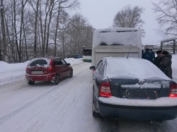 В Кирово-Чепецке иномарка въехала в автобус: на место ДТП выезжали пять пожарных машин