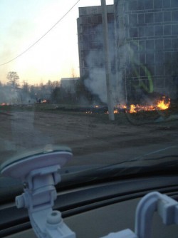 В Кирово-Чепецке жители, чтобы спасти свой дом, тушили пожар лопатами и граблями