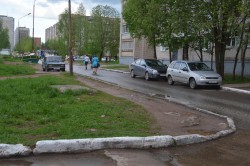 В Чепецке возле домов на улице Маяковской нет тротуаров