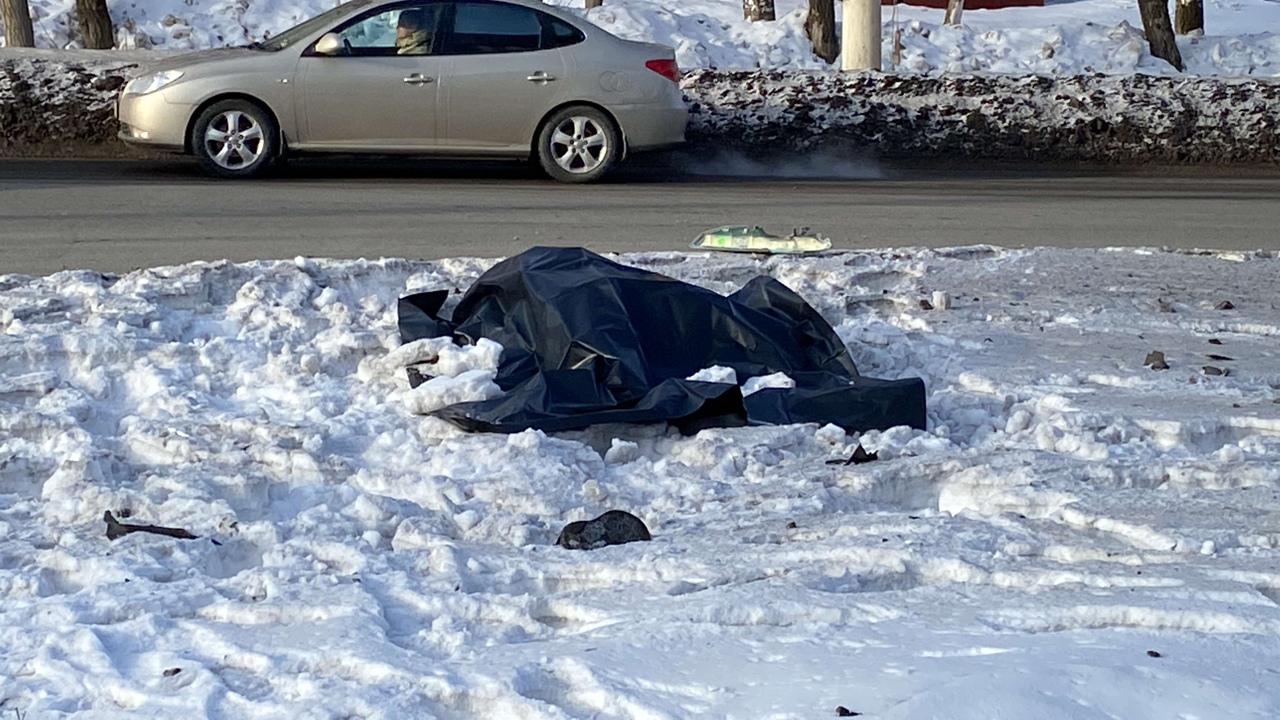 В Кирове от столкновения с автобусом погибли две девушки: момент аварии  попал на видео