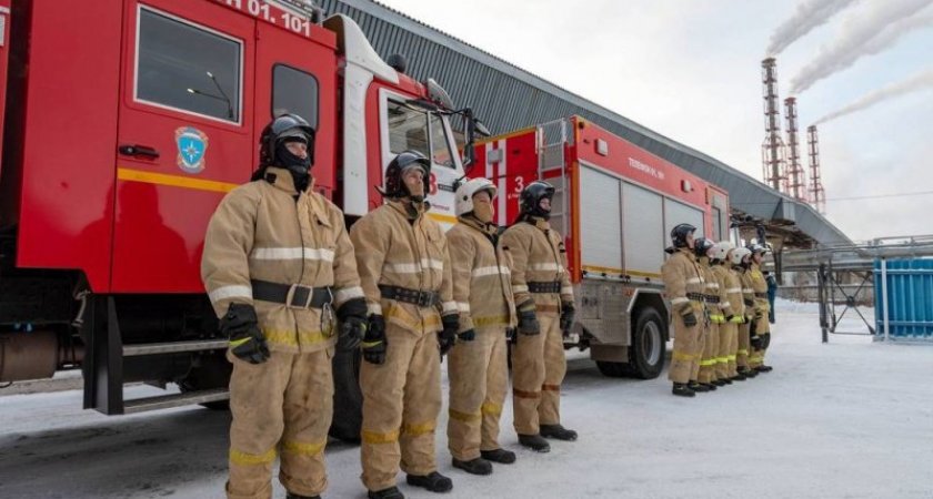 К юбилею спецподразделения чепецкие пожарные получили новую технику 