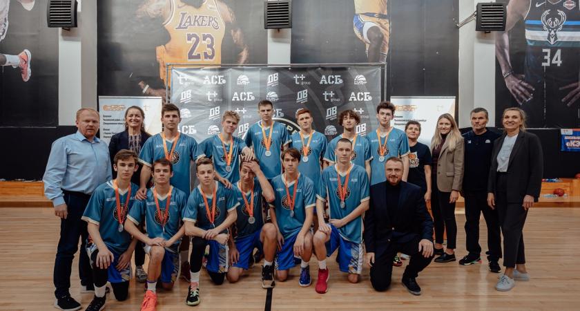 Чепецкие баскетболисты приняли участие в матче за Кубок первых
