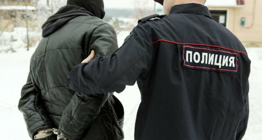 В Кирово-Чепецке мужчина и женщина обокрали спящего мужчину