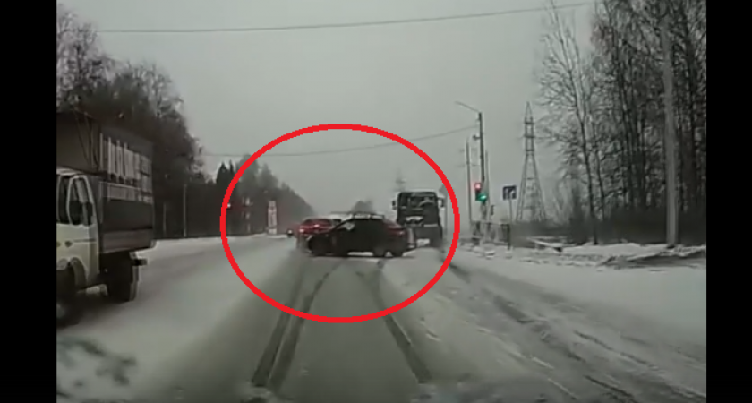 «Зеркала придумали для трусов?»: чепчане об аварии у поста ДПС