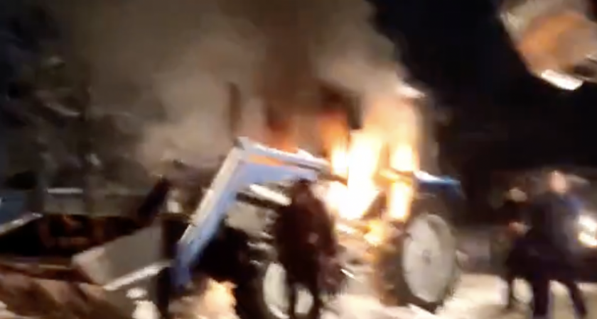В Кирово-Чепецке убиравший снег трактор охватило огнем