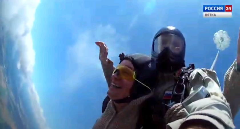 73-летняя чепчанка прыгает с парашютом и ныряет на дно океана
