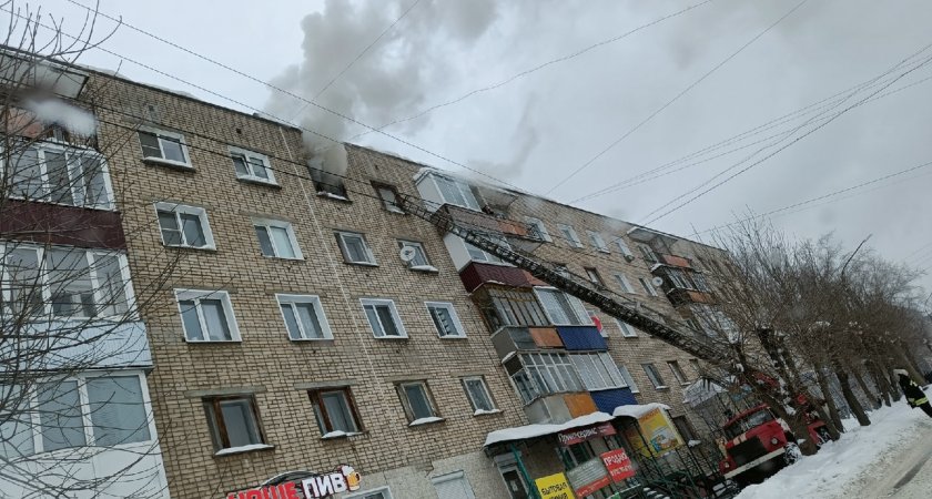 В Кирово-Чепецке загорелся дом на улице Луначарского