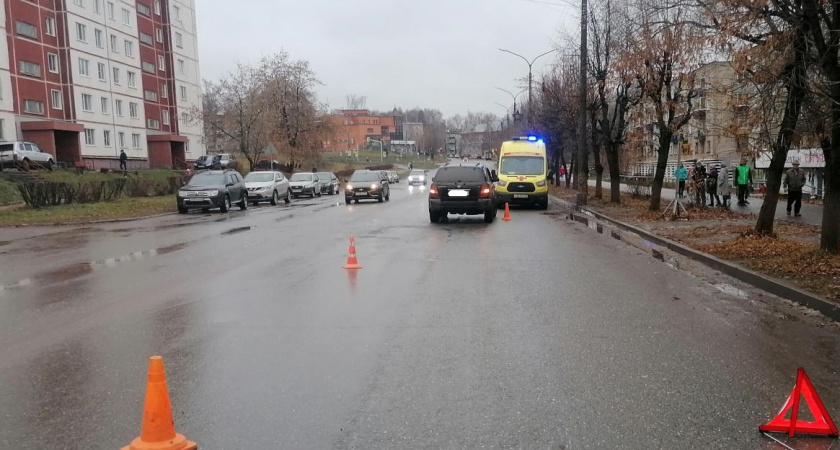 В Кирово-Чепецке на проспекте Мира водитель иномарки сбил мужчину 