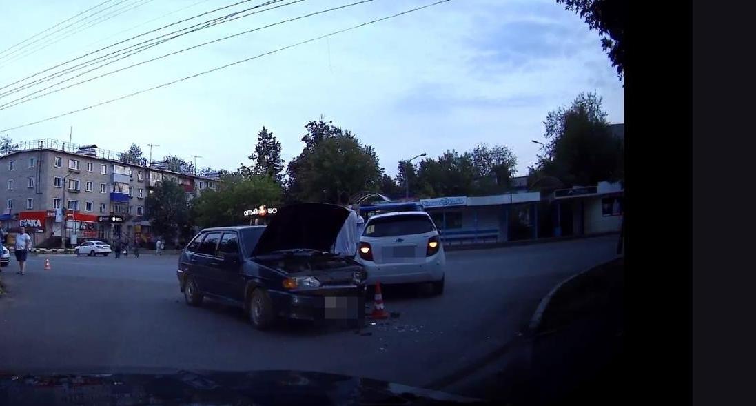«Чудом не снес детей»: очевидцы о ДТП с пьяным водителем, устроившим аварию в Чепецке