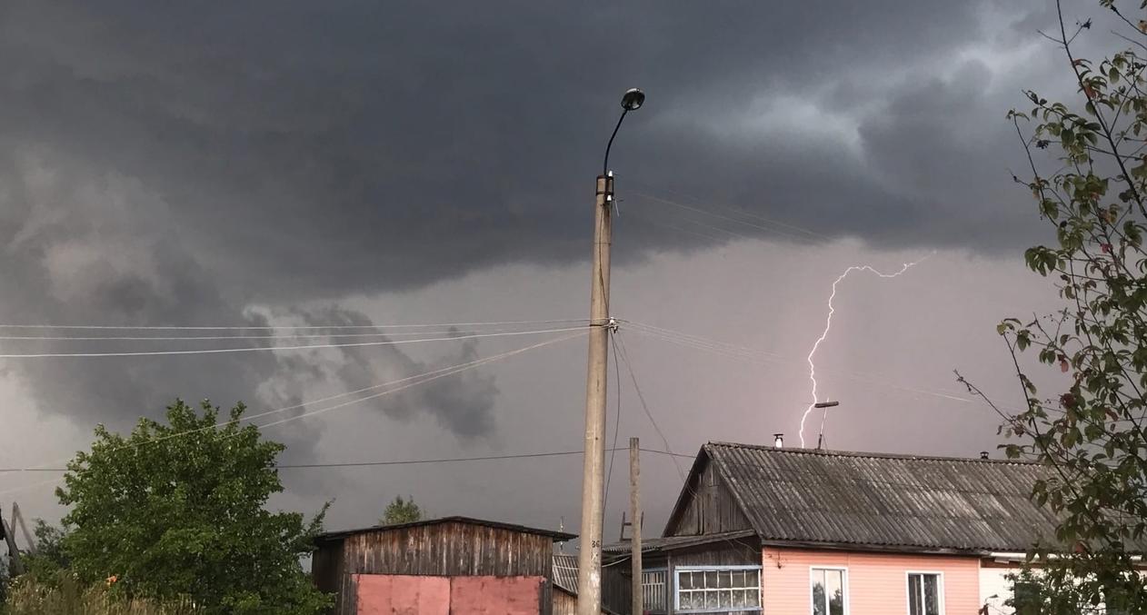 21 населенный пункт Кировской области остался без электричества из-за грозы