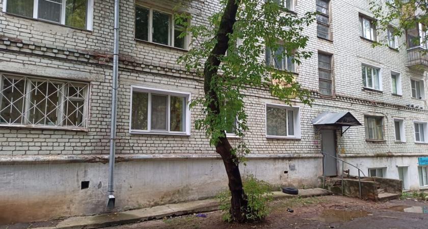 В Кирове мужчина выкинул из окна сожительницу и пытался убить ее на улице