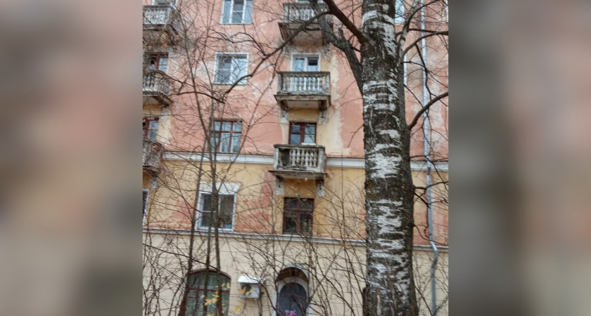 В Чепецке на пешеходов падают отвалившиеся части балконов