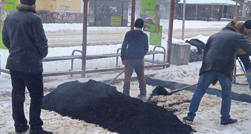 Жители Кирово-Чепецка пожаловались на технологию укладки асфальта в снег