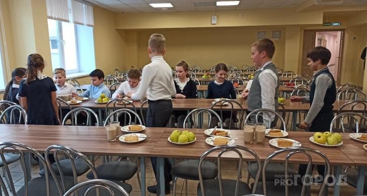 Учеников в школах запретили кормить макаронами, колбасой и яйцами