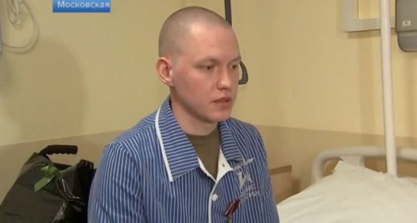Раненому бойцу из Кировской области вручили орден Мужества