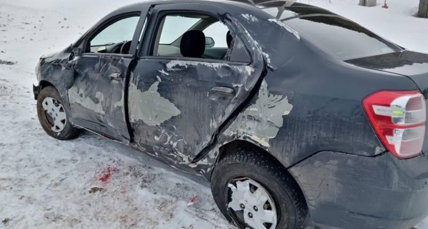 В Чепецком районе пострадали пассажиры иномарки: водитель сбежал с места ДТП