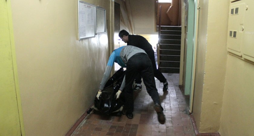В Кирово-Чепецке в подъезде дома найдено тело 26-летнего мужчины
