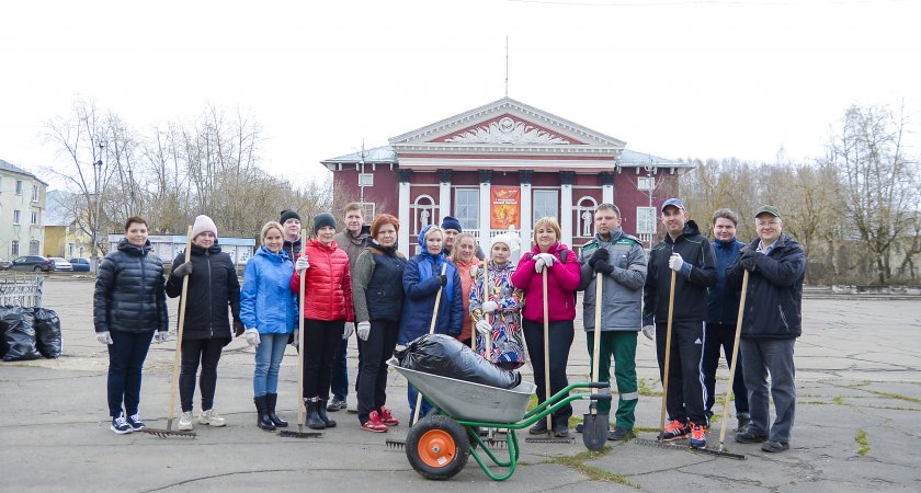 Сотрудники филиала "КЧХК" приняли участие в весенней уборке города