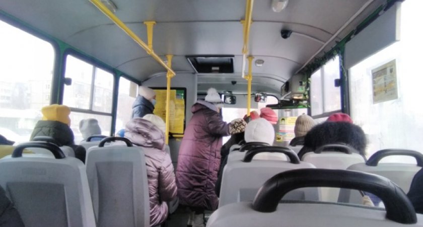 В мэрии рассказали, как наказали кондуктора, высадившую детей из автобуса в Чепецке