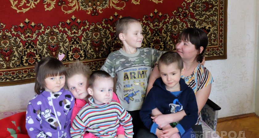 Власти России планируют возродить звание "Мать-героиня" с наградой в миллион рублей