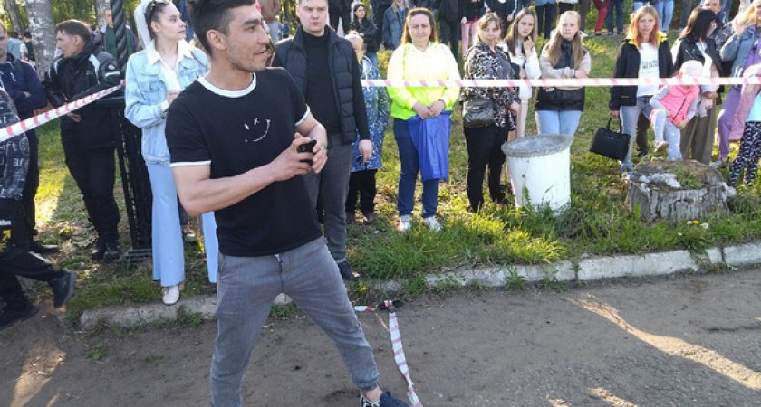В Кировской области прошли соревнования по метанию смартфонов
