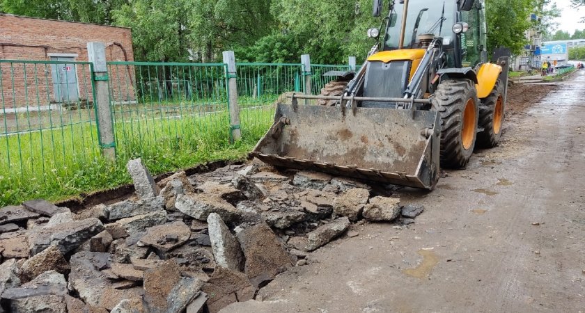 В Кирово-Чепецке начался ремонт тротуара по проспекту Мира