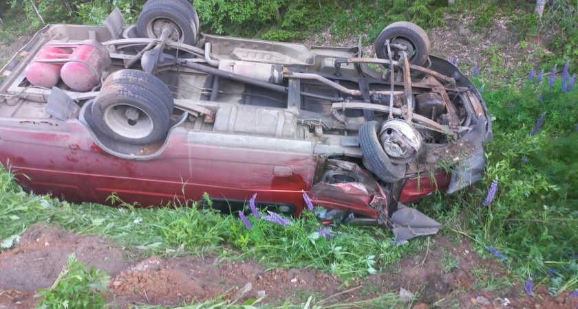В Чепецком районе молодой человек на Land Rover пострадал из-за столкновения с "Газелью"