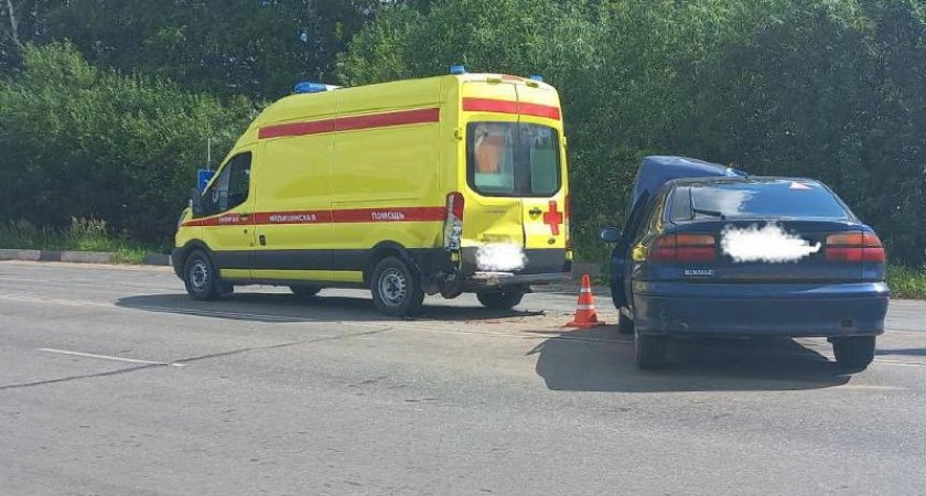 В Кирово-Чепецке невнимательный водитель врезался в карету скорой помощи