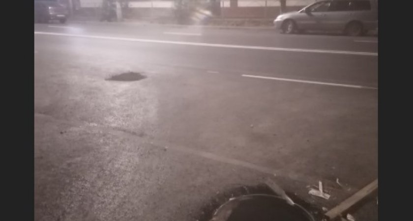 Жители Чепецка предупреждают об опасном люке на городских улицах